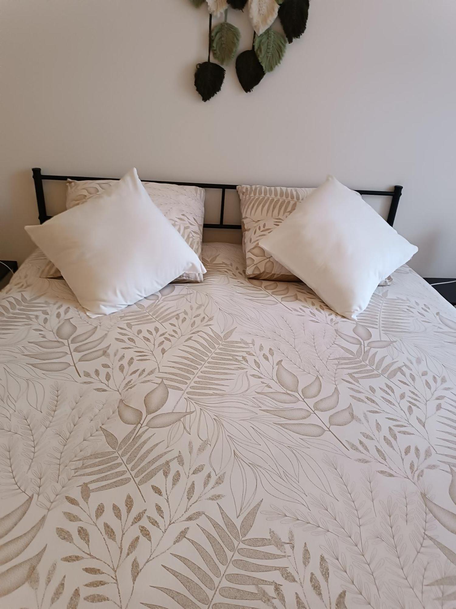 Holiday home Maison Familiale Les Hirondelles Magalas
