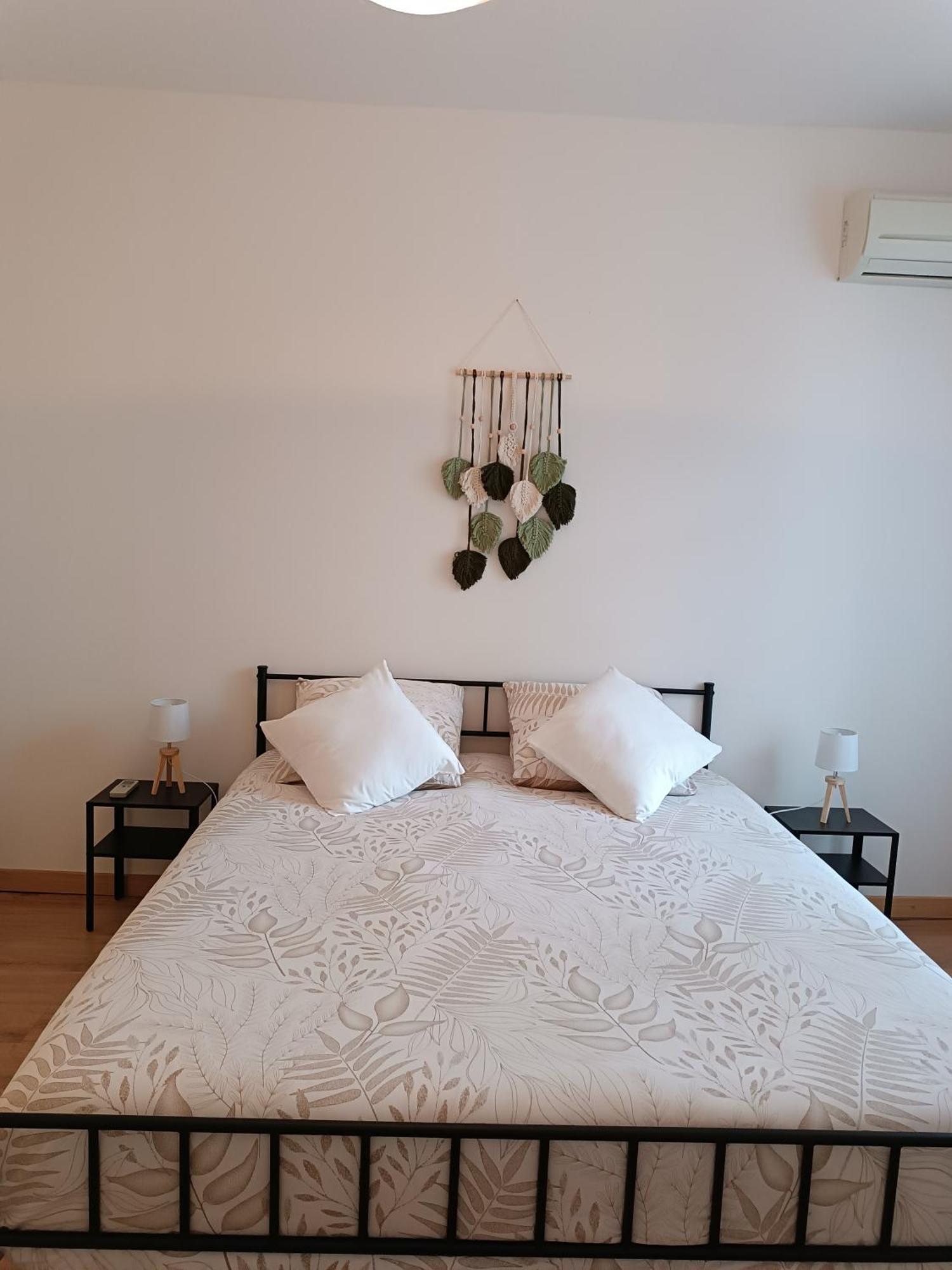 Holiday home Maison Familiale Les Hirondelles Magalas